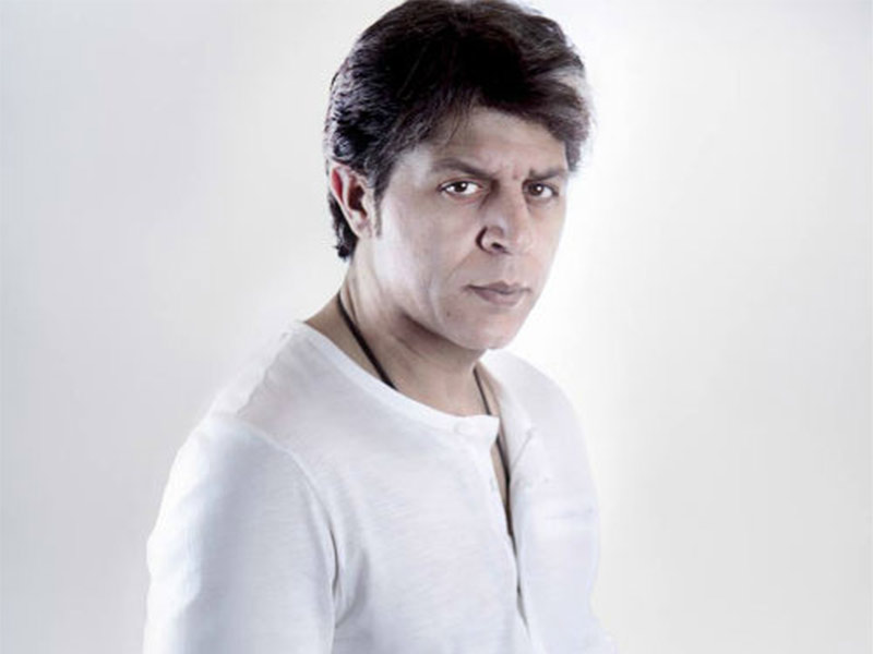 تعرف على المصوّر العربي الذي يشبه النجم شاروخان إلى حد كبير